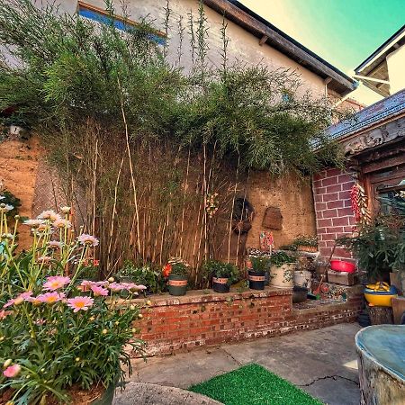 Tavern Hostel仁和客栈 Shangri-La Esterno foto