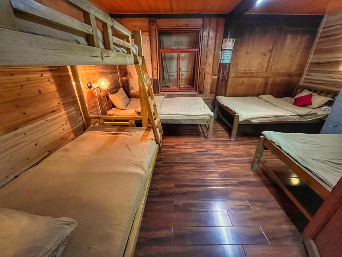 Tavern Hostel仁和客栈 Shangri-La Esterno foto