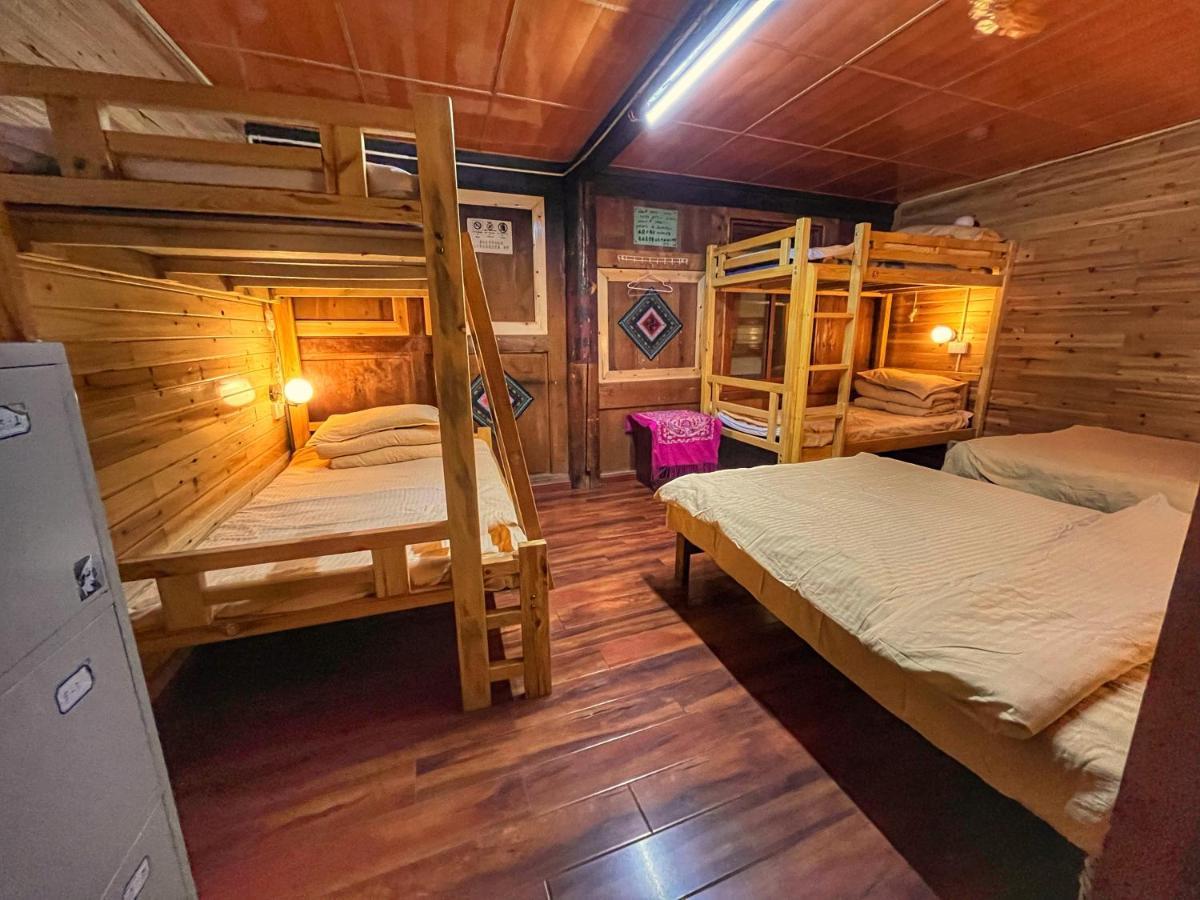 Tavern Hostel仁和客栈 Shangri-La Esterno foto