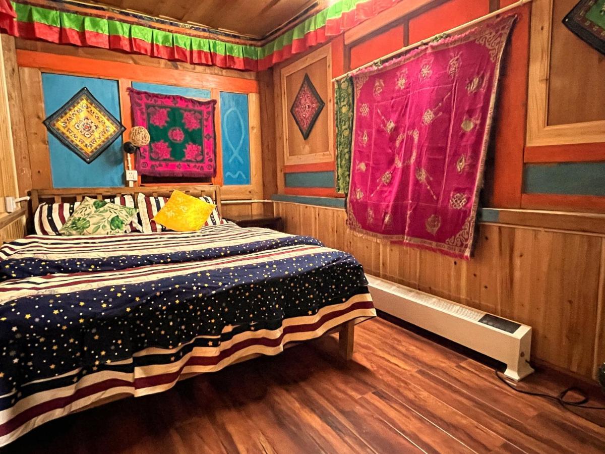 Tavern Hostel仁和客栈 Shangri-La Esterno foto